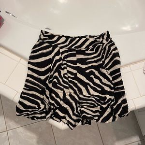 Zebra high waisted flowy shorts